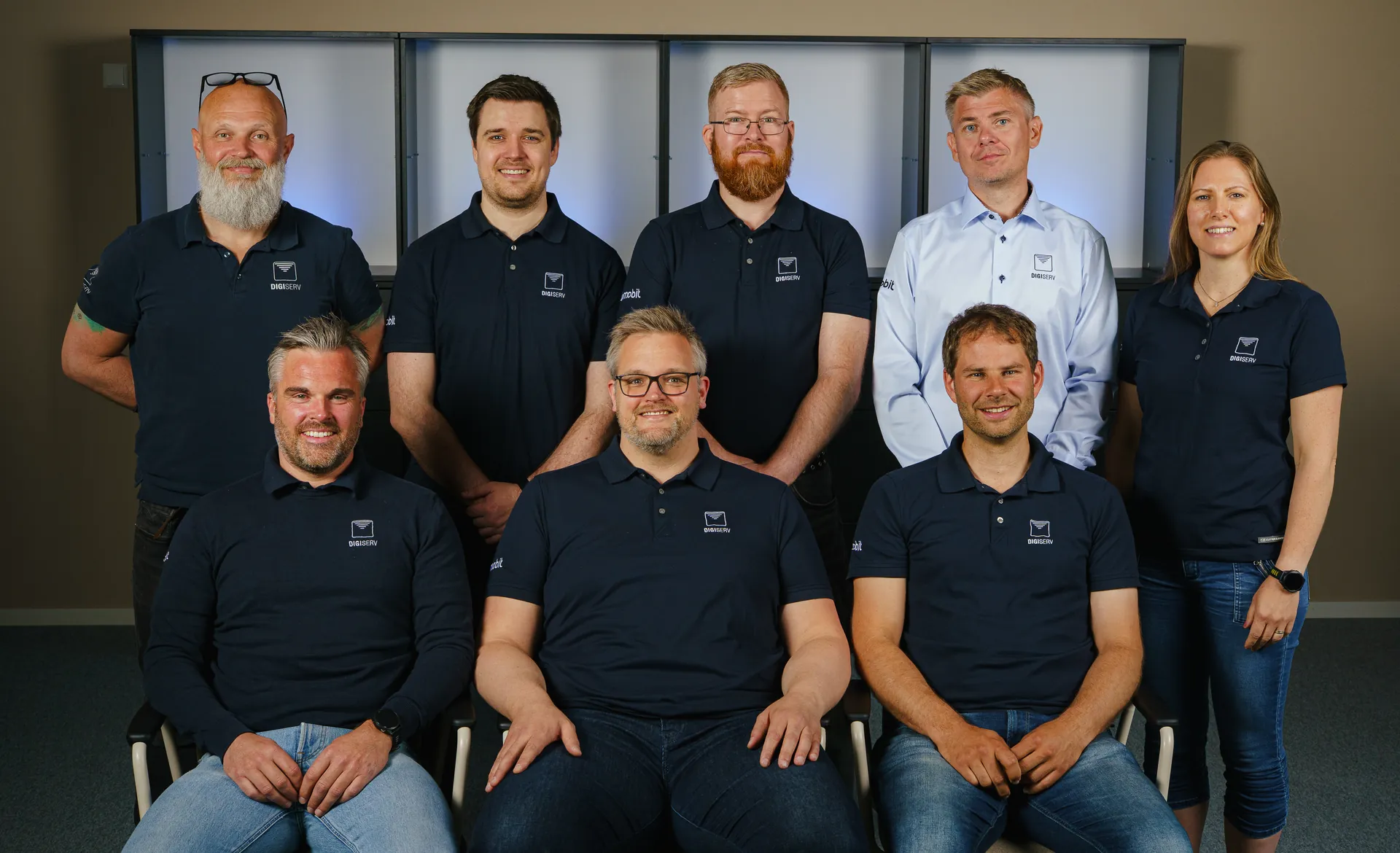 Teamet i Digiserv samlet på kontoret i Mandal